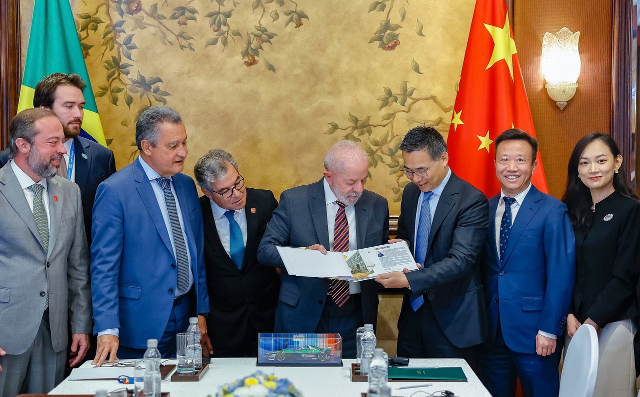 Presidente da República, Luiz Inácio Lula da Silva, durante audiência concedida ao presidente da Envision, Lei Zhang