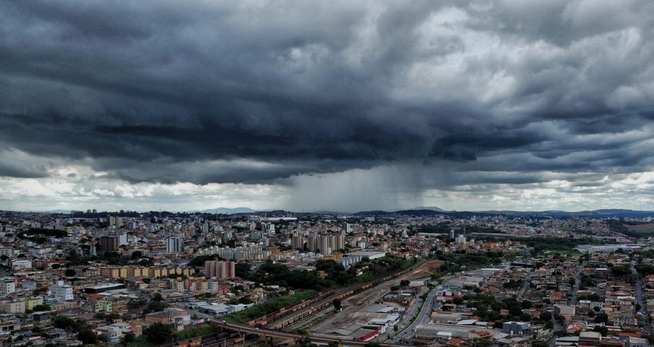 Chuva forte pode atingir BH e outras 582 cidades mineiras nas próximas horas