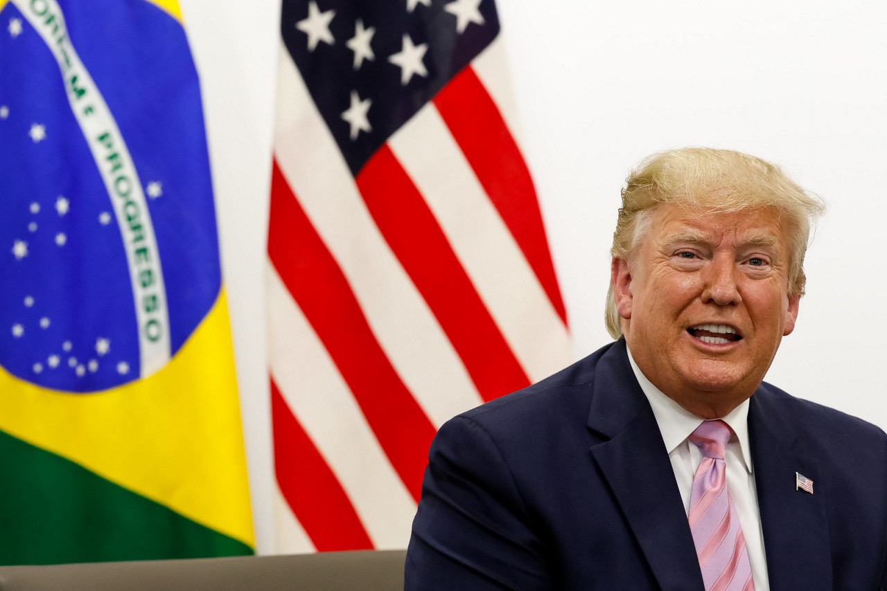 Donald Trump assumiu a presidência dos EUA com um discurso de sobretaxa a outros países e citou o Brasil
