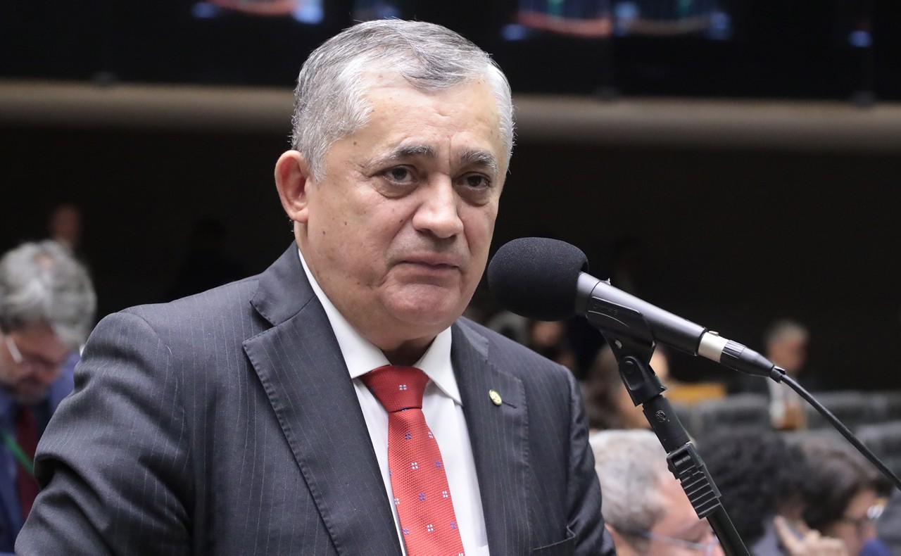 Deputado José Guimarães realizou procedimento cirúrgico no coração, em São Paulo