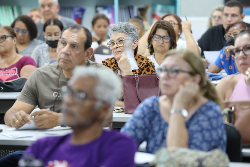 Estudantes com mais de 60 anos participam de aulão promovido pela Biblioteca Pública de Ceilândia (DF) onde aprenderam técnicas de redação aplicadas em exame de entrada no ensino superior