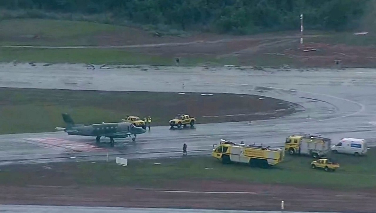 Equipe de reportagem filmou o pouso do avião militar e a chegada das equipes de socorro no Aeroporto de Brasília