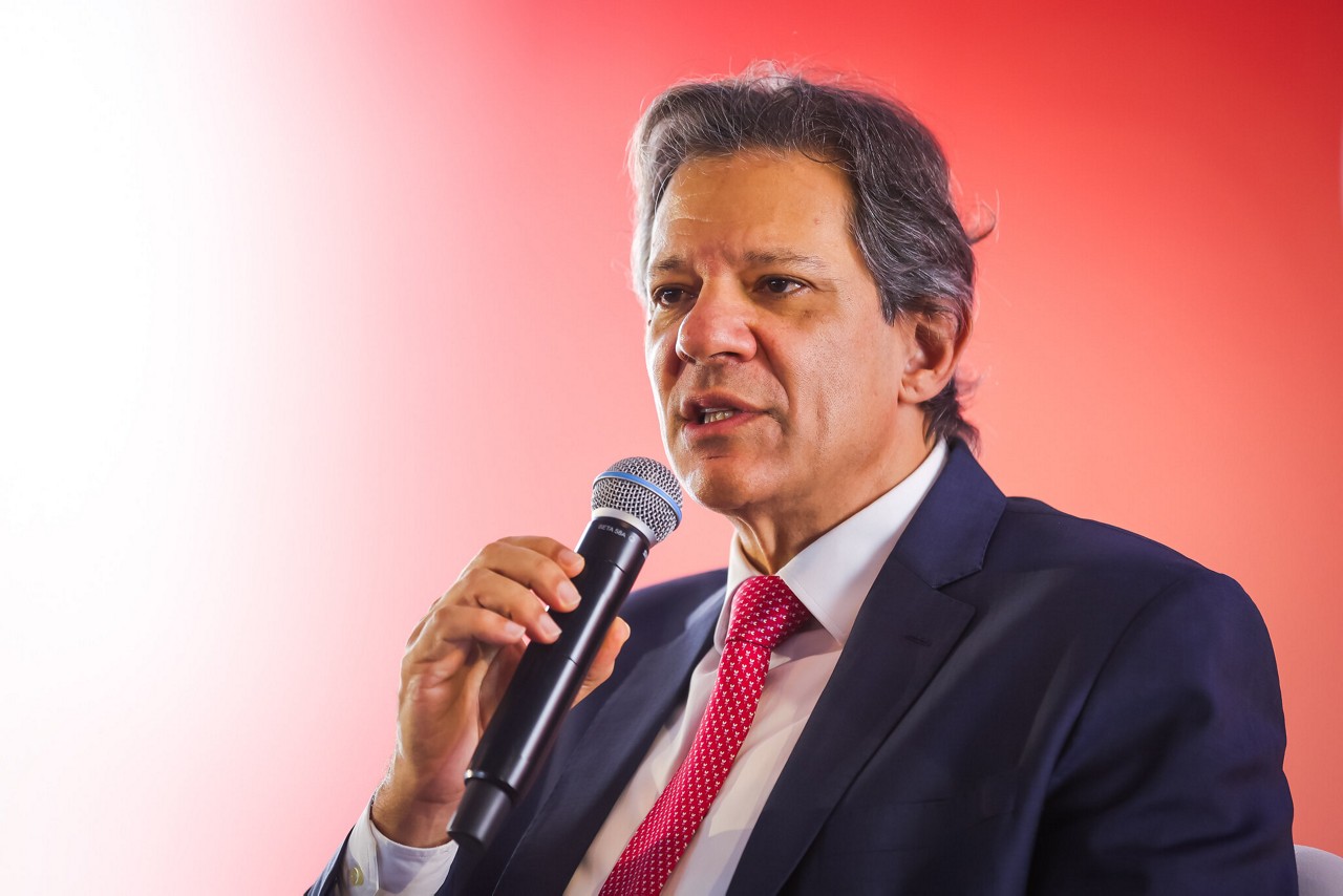 Fernando Haddad defendeu o pacote fiscal e o aumento da isenção do IR em meio a críticas do mercado financeiro