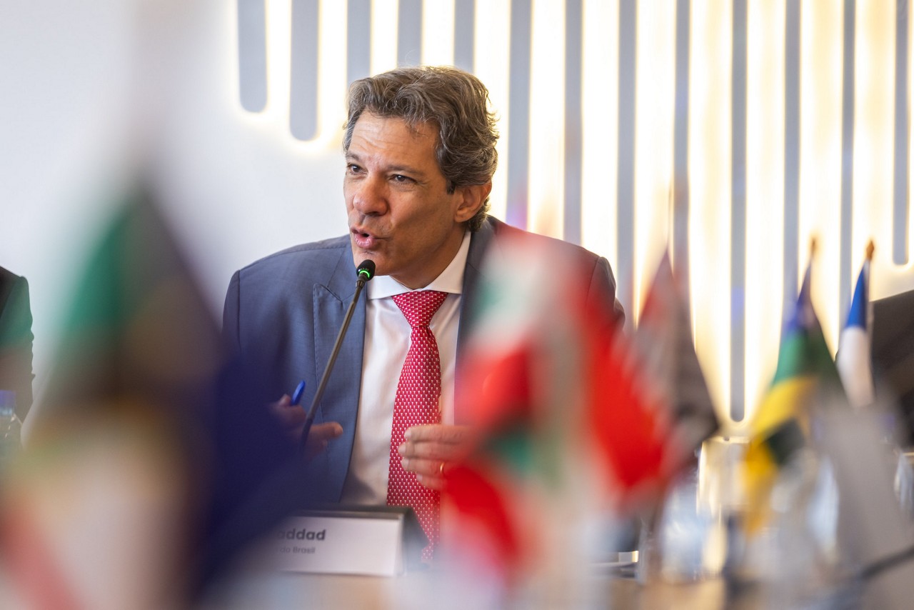 O ministro da Fazenda, Fernando Haddad, falou sobre o plano econômico que será apresentado ao presidente Lula nesta terça-feira (3), como solução para o desgaste em torno da medida que elevou a alíquota do IOF