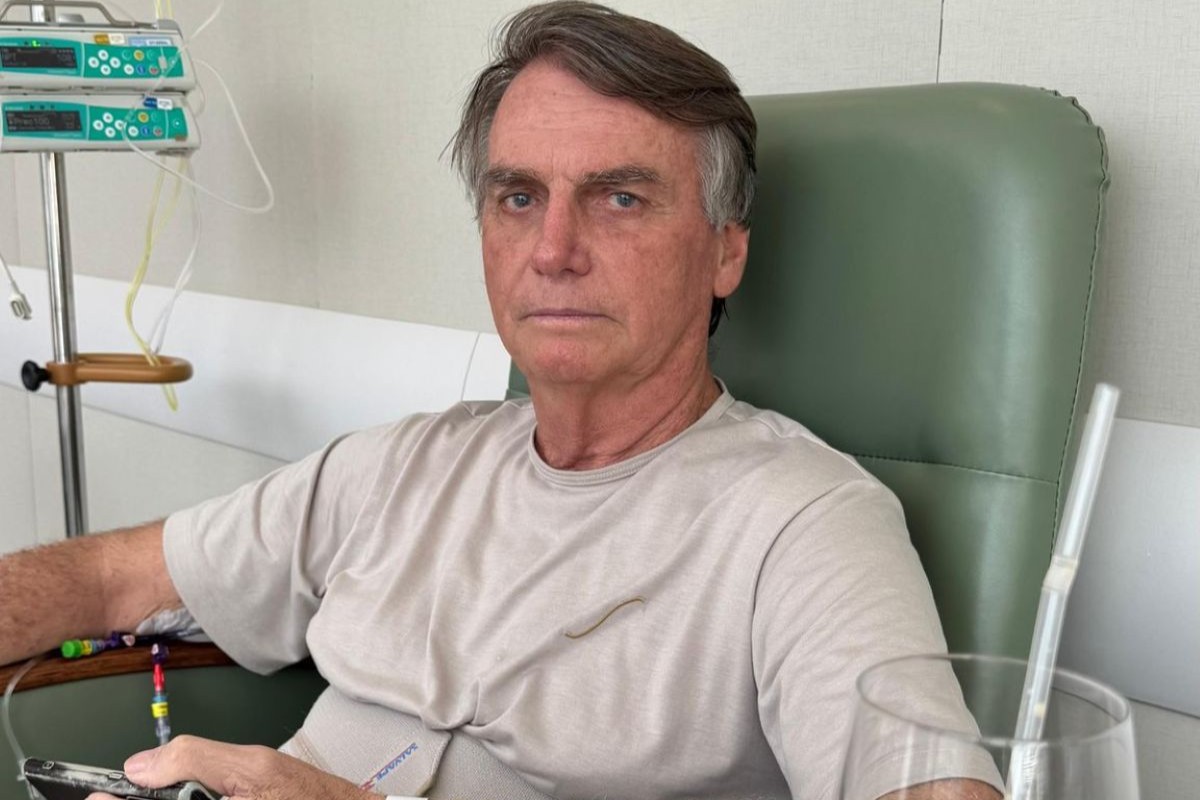 Jair Bolsonaro deixa hospital e ará a se recuperar em casa, em Brasília