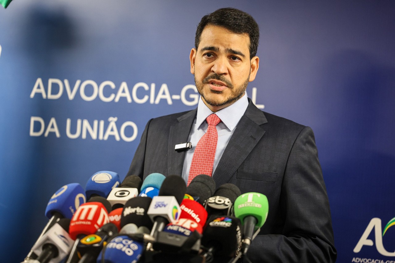 Para Jorge Messias, a família Bolsonaro é a 'grande responsável' pela atribuição de sanções dos EUA ao Brasil
