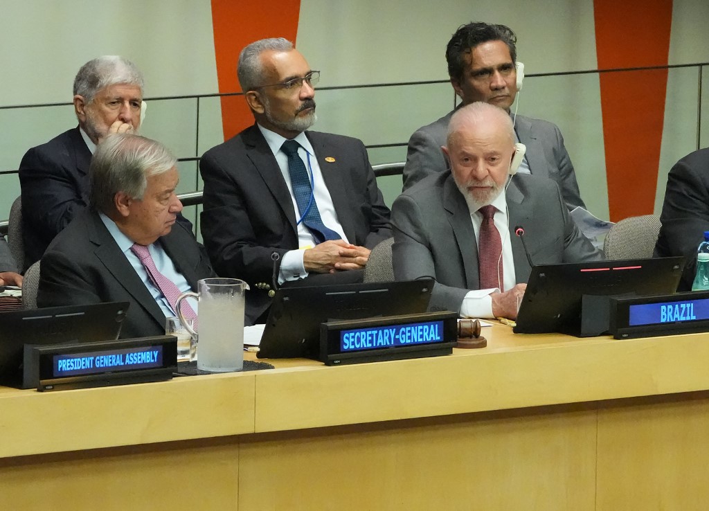 O presidente Lula ao lado do secretário-geral da ONU, António Guterres, na reunião ministerial do G20