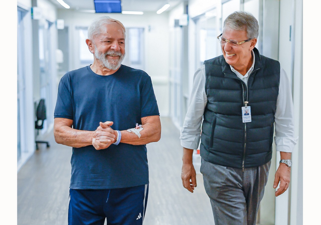 Na sexta-feira (13), Lula postou vídeo durante internação em São Paulo