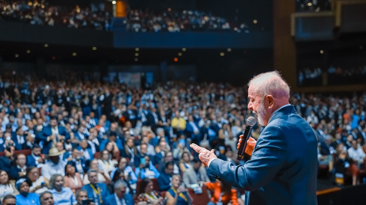Após pesquisa mostrar crise na popularidade, Lula intensifica agenda de viagens e discursos em tom de campanha