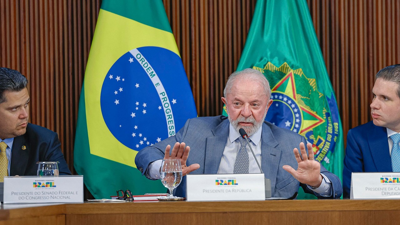 Lula assinou MP do setor elétrico após reunião com Davi Alcolumbre, Hugo Motta, ministros e parlamentares