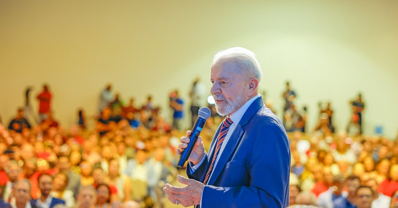 No acidente domiciliar, Lula bateu a nuca e chegou a aparecer com pontos na região da cabeça em eventos oficiais. 