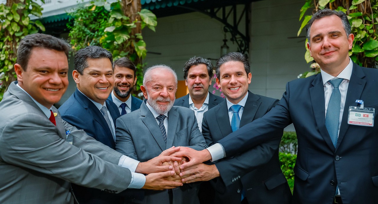 Lula buscou estreitar relações com Motta, Alcolumbre e outras lideranças parlamentares em viagem