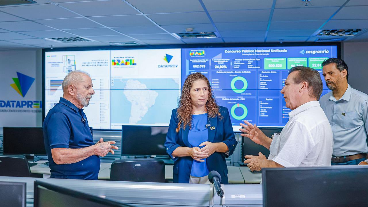 Lula visitou a sala de situação da Dataprev, em Brasília, onde é feito o trabalho de monitoramento para tratamento de incidentes e respostas do Enem dos Concursos