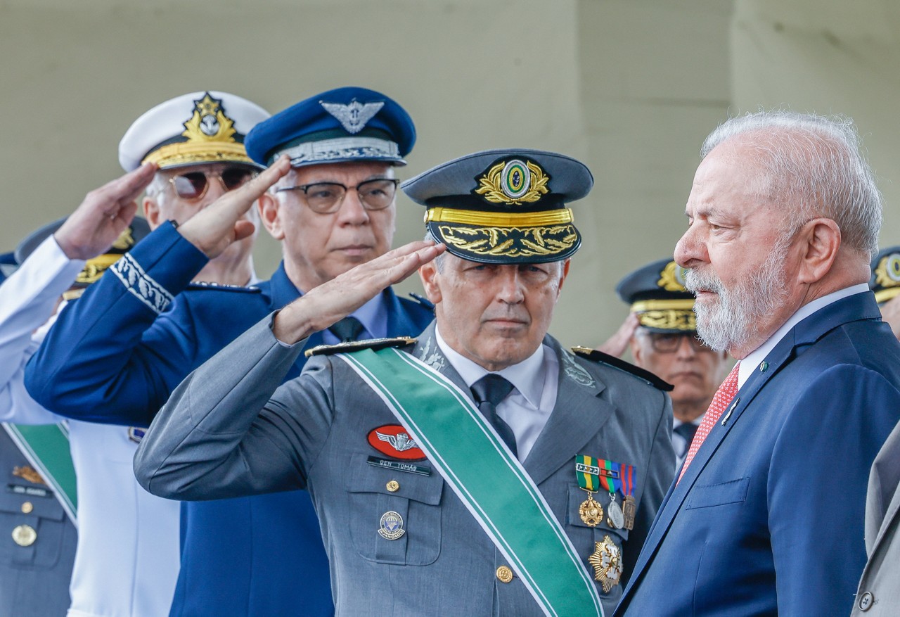 Lula faz reunião com ministro José Múcio e chefes das Forças Armadas após envio de pacote que afeta aposentadoria de militares