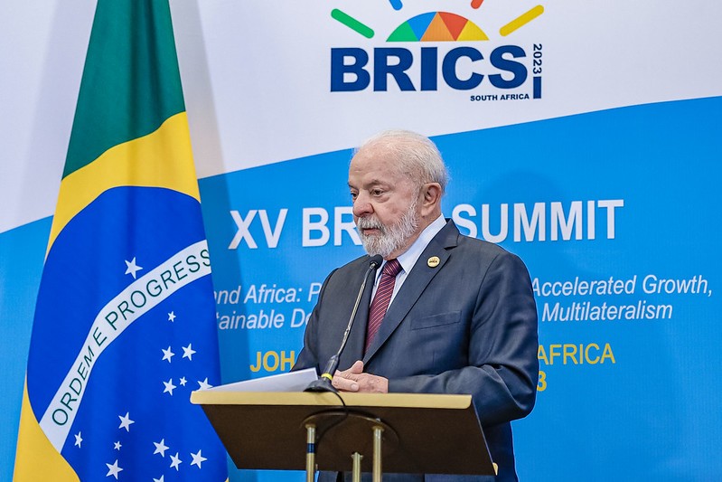 Lula iria para a Rússia neste domingo, mas canceou a viagem por recomendação médica e vai participar do encontro do Brics por videoconferência