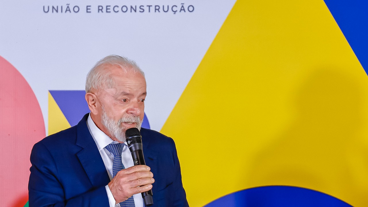 Lula ironizou e disse que 'governar para os mais ricos não gera déficit fiscal'
