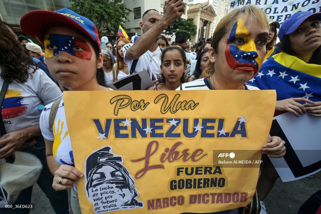 Venezuelanos protestam contra o presidente Nicolás Maduro, na avenida Paulista, em São Paulo
