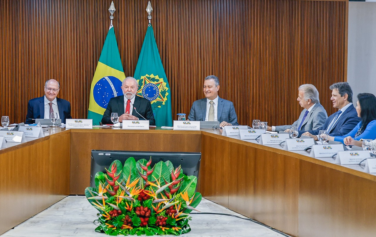 O governo do presidente Lula (PT) oficializou a portaria que determina novas normas para pagamento de emendas parlamentares, dentre elas, as chamadas "emendas Pix"