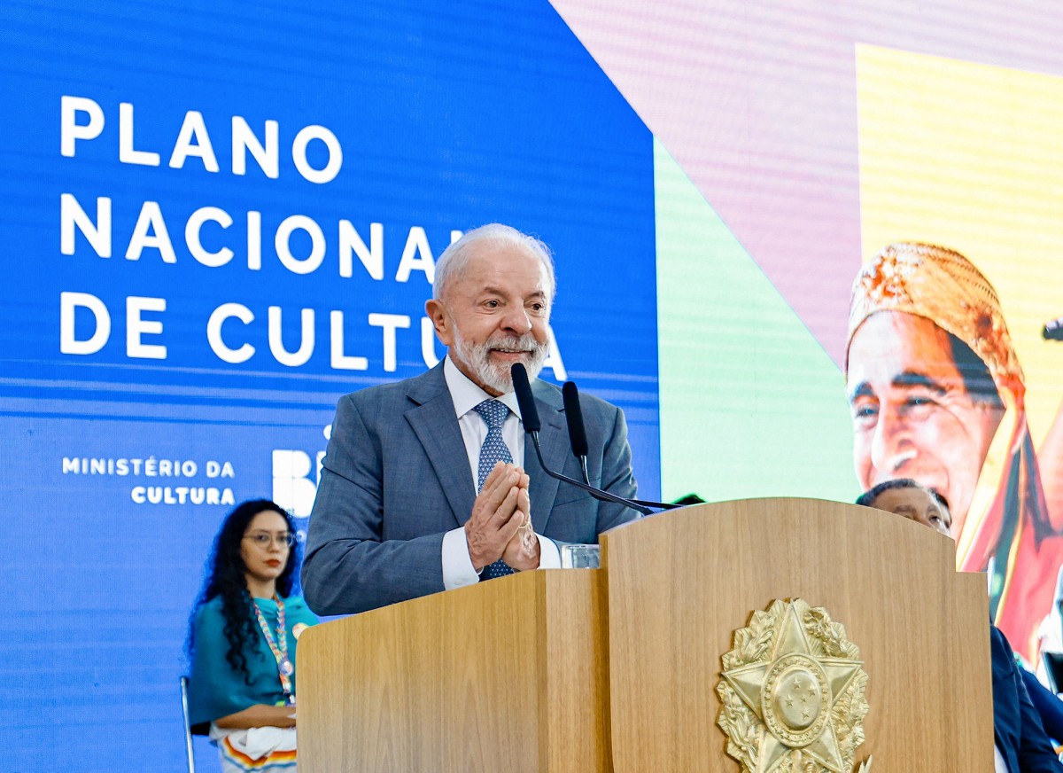Lula sanciona lei que proíbe linguagem neutra