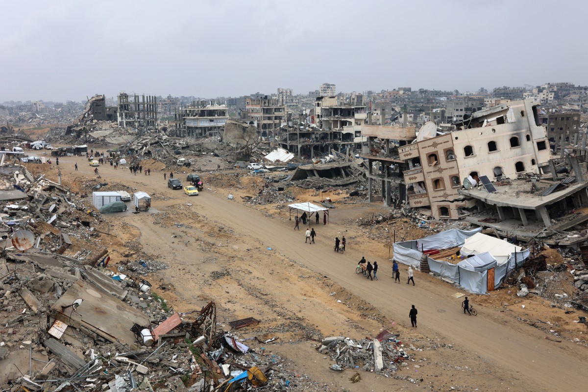 Escombros em Gaza após ataques de Israel