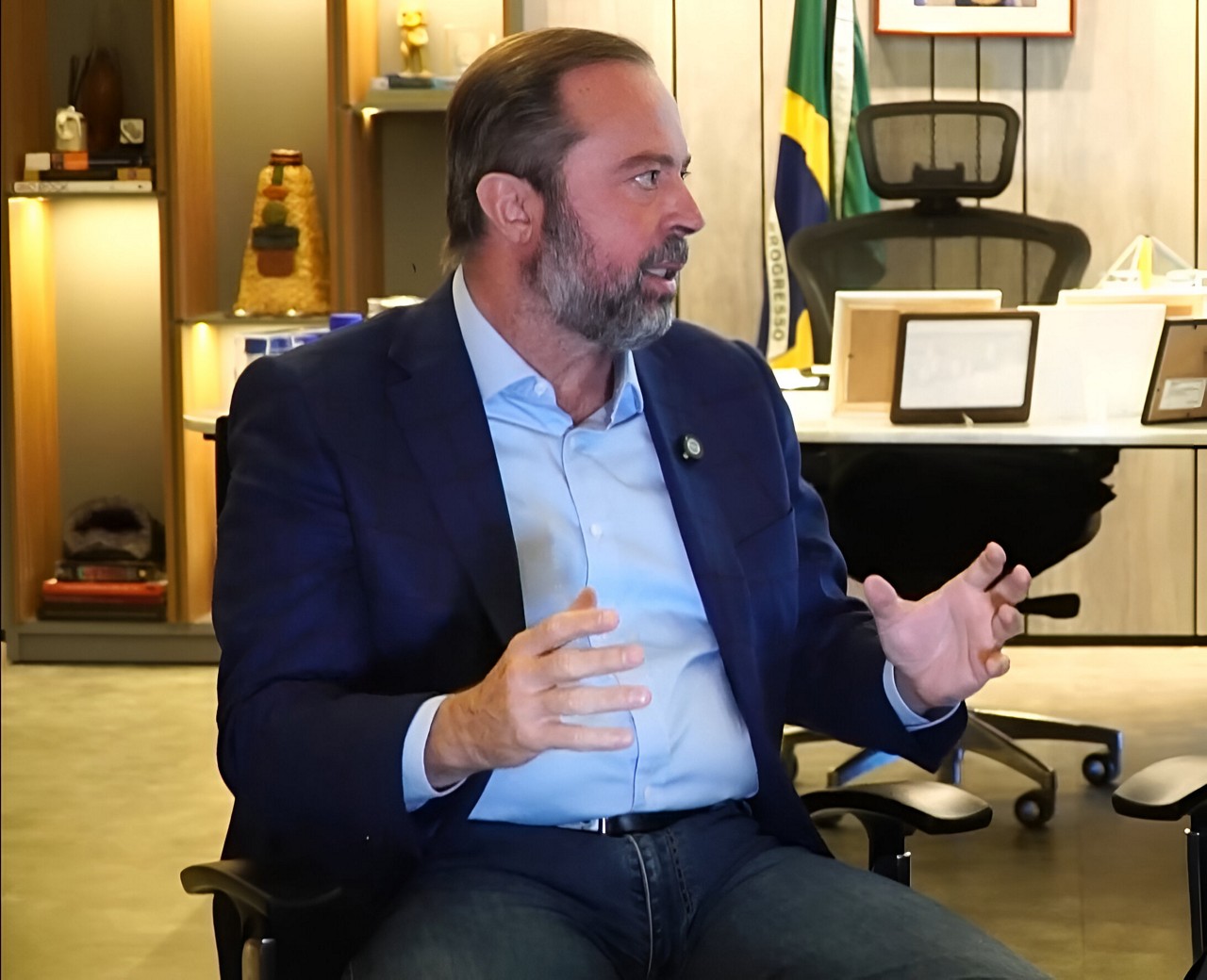 Alexandre Silveira será um dos três ministros de Lula a comparecer no Congresso, além de Camilo Santana e Esther Dweck