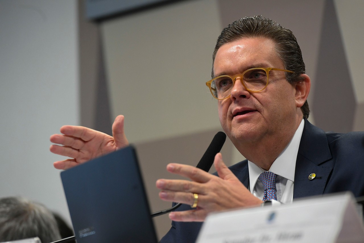 Comissão de Transparência, Governança, Fiscalização e Controle e Defesa do Consumidor (CTFC) promove audiência pública com ministro de Estado da Previdência Social, para prestar informações sobre as fraudes relacionadas a descontos não autorizados por aposentados e pensionistas do Instituto Nacional do Seguro Social (INSS).

Mesa: 
ministro de Estado da Previdência Social, Wolney Queiroz Maciel - em pronunciamento.

Foto: Jefferson Rudy/Agência Senado