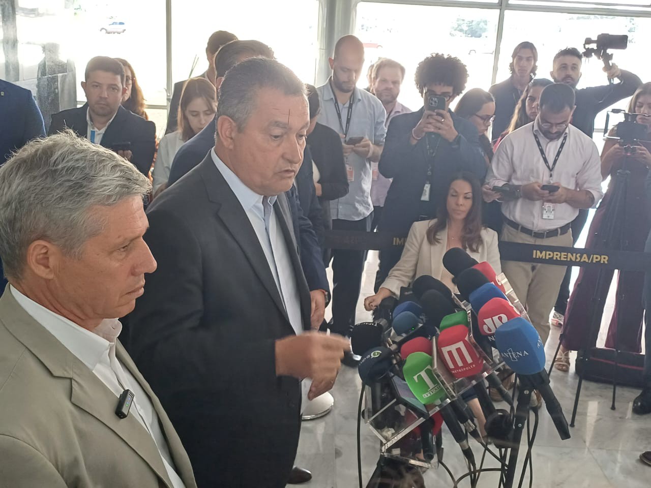 Ministro Rui Costa disse que governo vai baixar a alíquota de importação sobre produtos que estejam mais caros no mercado interno
