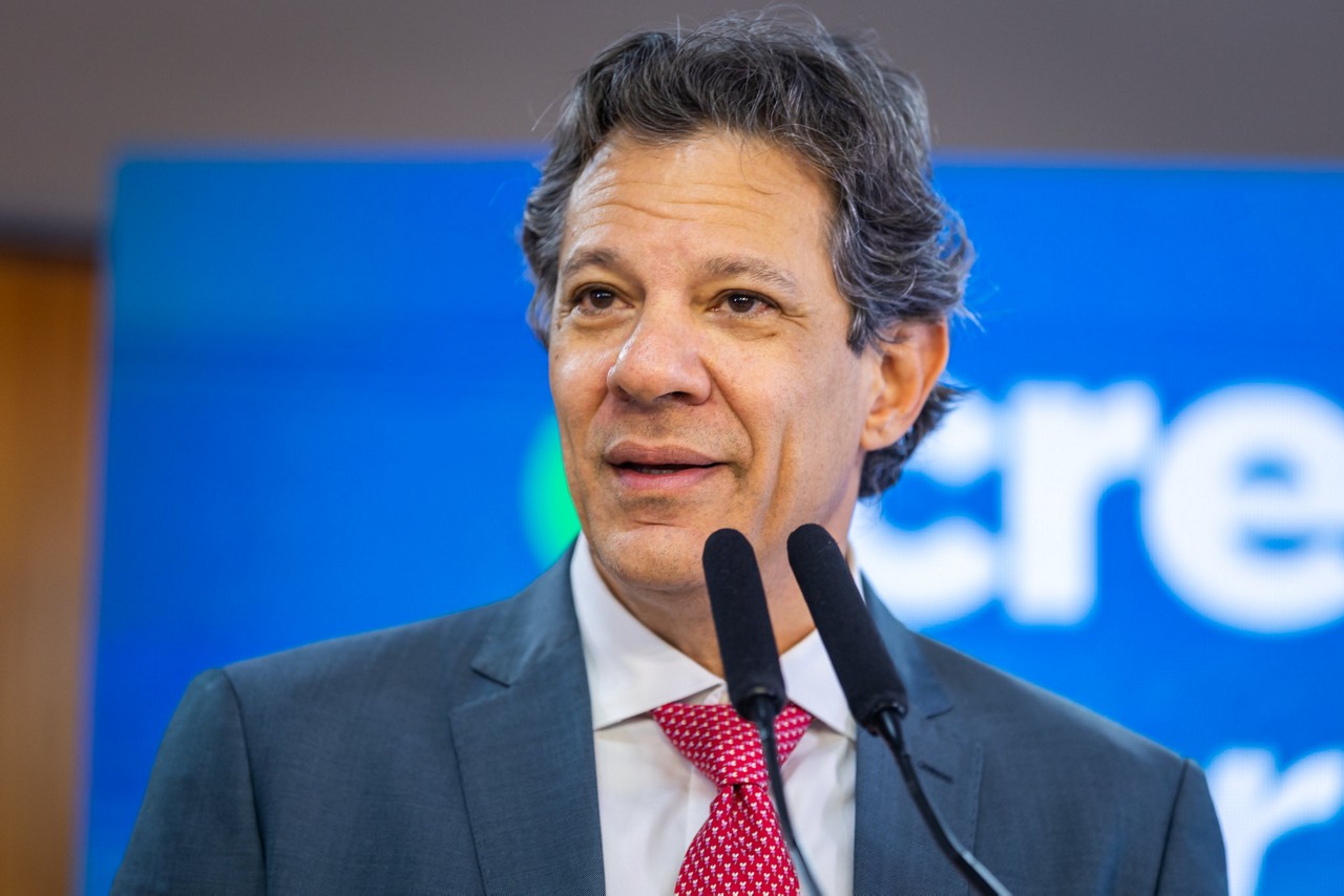 Para o ministro Fernando Haddad, medida de Trump com isenções ao tarifaço mantém injustiças
