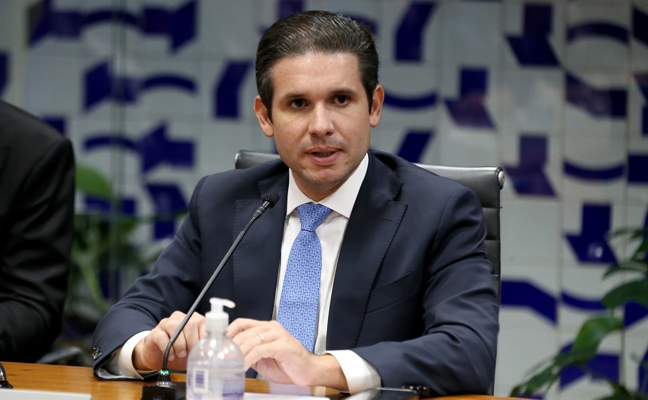 Presidente da Câmara dos Deputados, Hugo Motta, criticou a 'guerra de bonés' entre governo e oposição