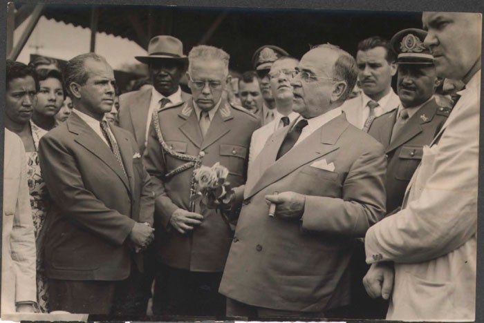 O presidente Getúlio Vargas e integrantes do primeiro escalão do seu governo