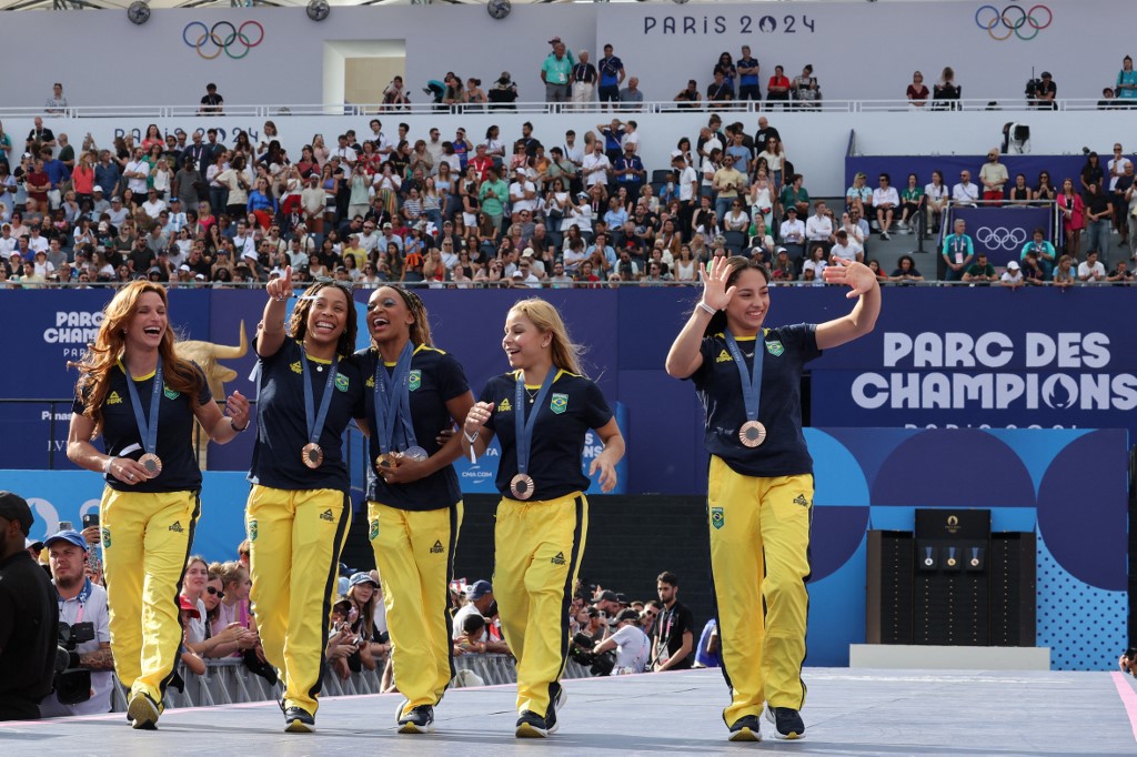 Ginastas brasileiras exibem conquistas em Paris: Receita Federal divulgou uma nota explicando que as medalhas dos atletas não são taxadas