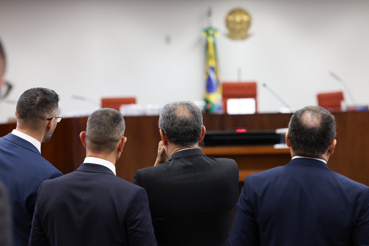 Advogados dos acusados de tentativa de golpe de Estado durante julgamento na Primeira Turma do STF