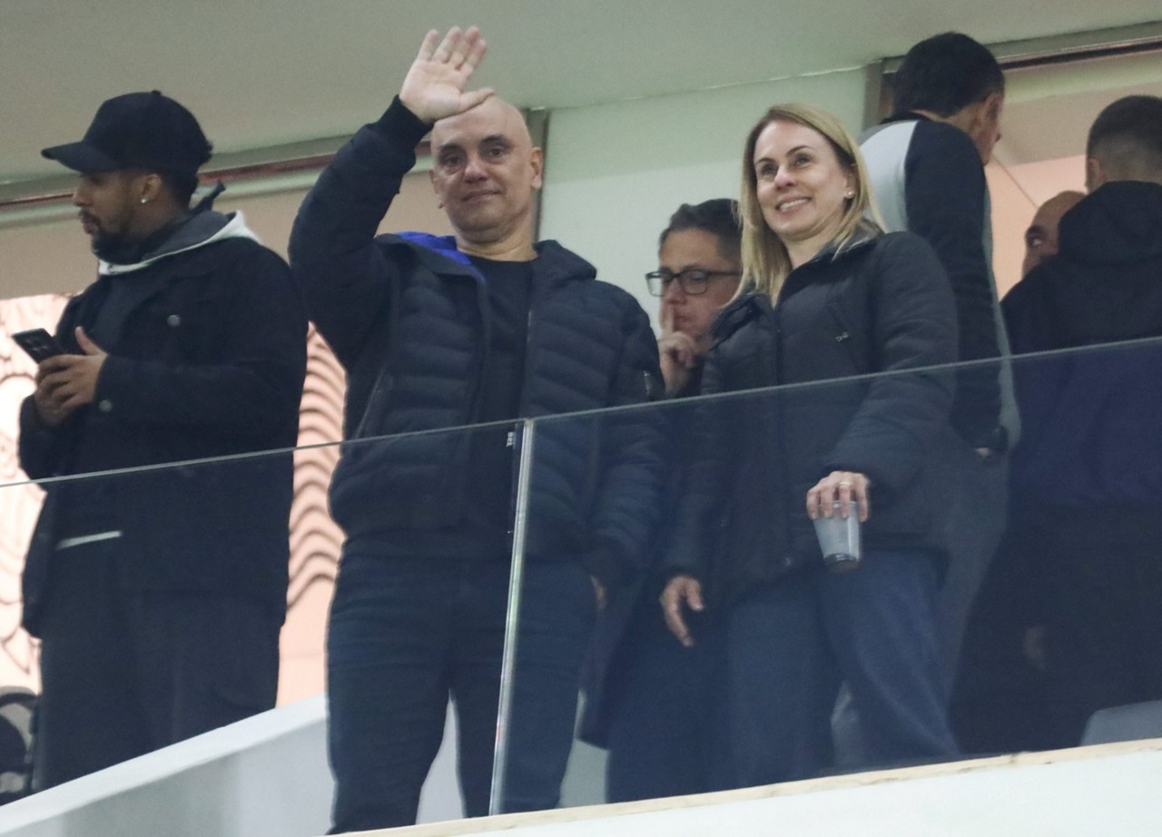 O ministro do STF Alexandre de Moraes acompanhou o jogo entre Corinthians e Palmeiras no mesmo dia em sofreu sanção dos EUA