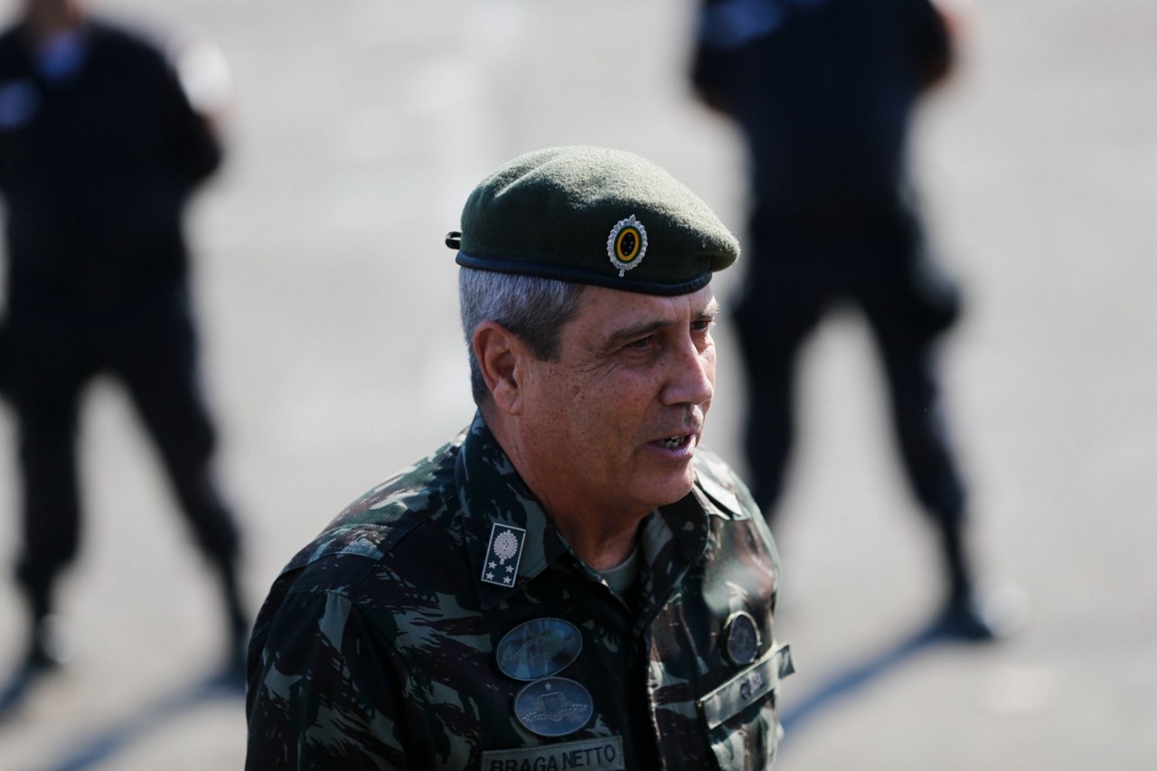 Preso por obstrução da Justiça, Braga Netto é acusado também de pressionar Forças Armadas a aderir a golpe