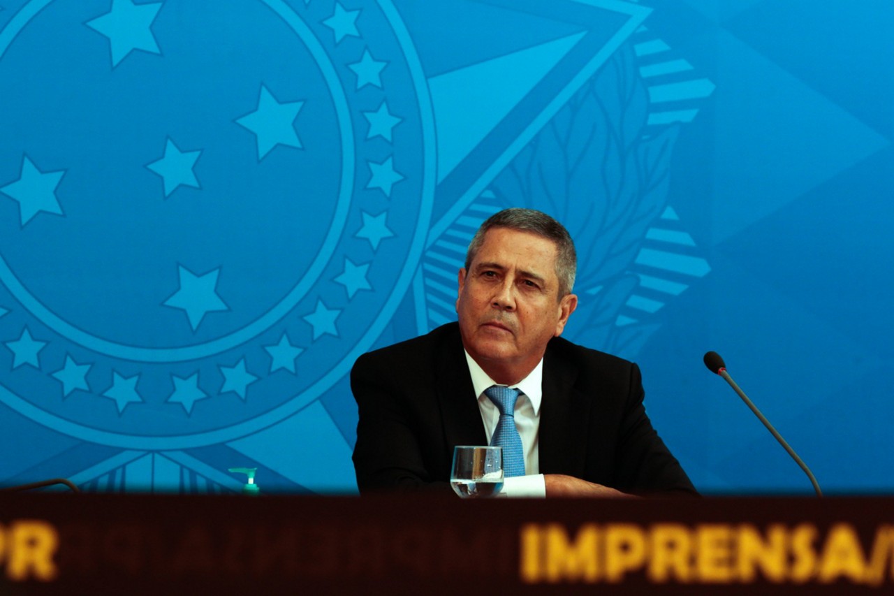 Braga Netto foi preso por obstrução no âmbito do inquérito que apura a tentativa de golpe de Estado