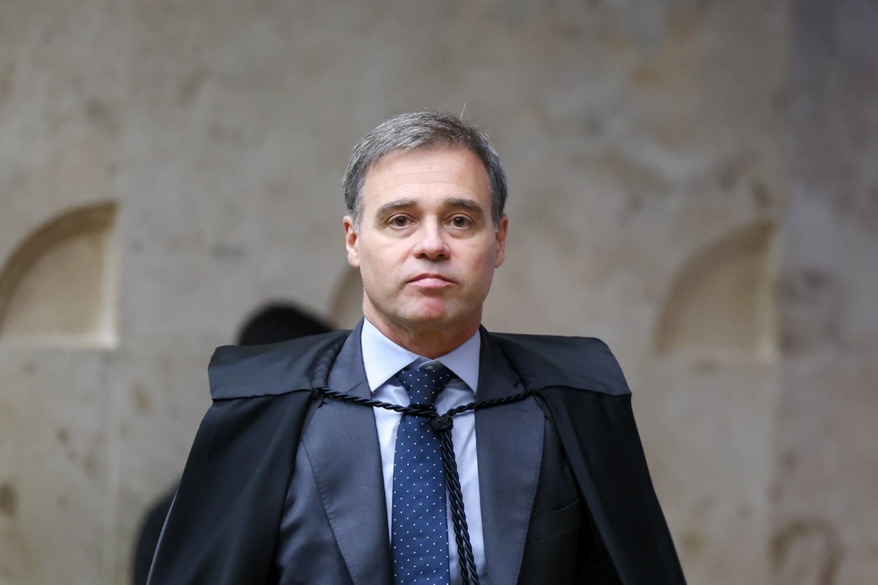 Ministro André Mendonça durante sessão no STF: voto defendeu a constitucionalidade do artigo 19 do Marco Civil da Internet, mas propôs limites e garantias para usuários e plataformas de redes sociais