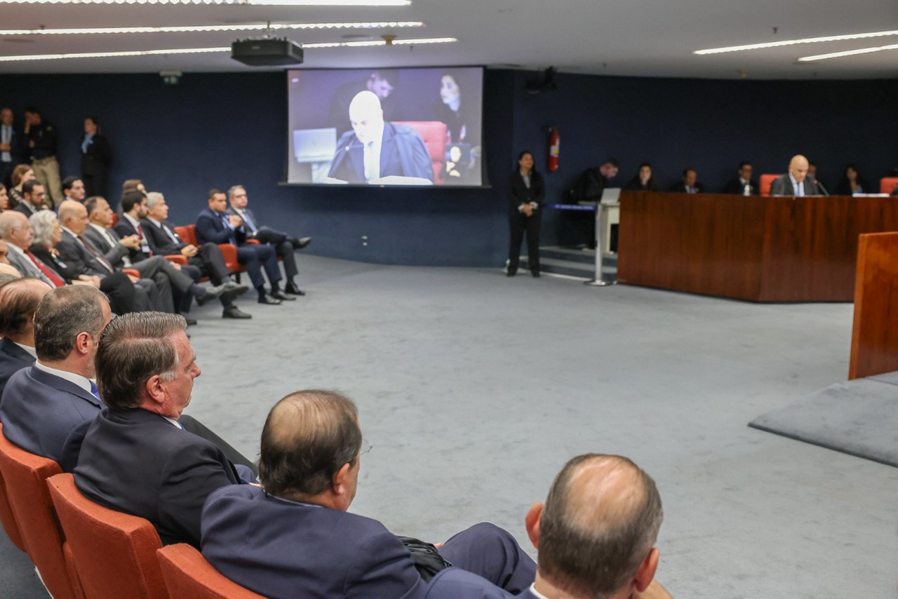 Advogado de Filipe Martins afirmou ter sido barrado de entrar no plenário da Primeira Turma do STF