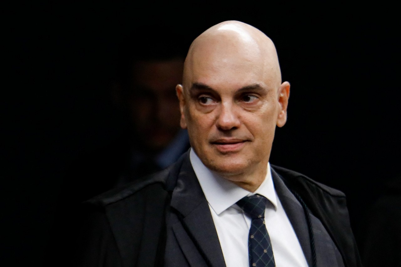 O ministro Alexandre de Moraes, do Supremo Tribunal Federal, deu início à leitura do relatório, primeira etapa do julgamento do ex-presidente Jair Bolsonaro (PL)