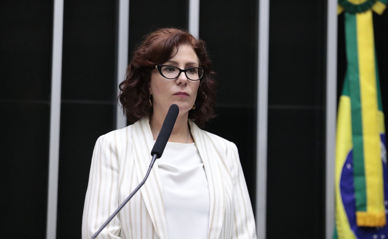 A deputada federal Carla Zambelli (PL-SP) é julgada por porte ilegal de arma de fogo no STF