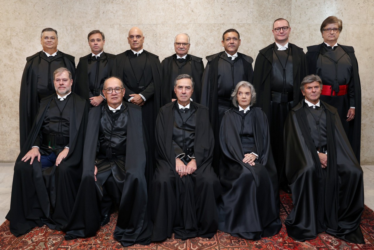 Composição do Supremo Tribunal Federal sofreu alteração em fevereiro de 2024 com a entrada do ministro Flávio Dino na Corte; próxima mudança por aposentadoria está prevista para 2028, quando Luiz Fux completará 75 anos