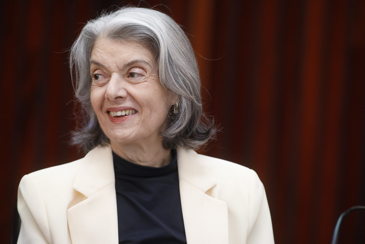 A ministra Cármen Lúcia, presidente do TSE, articulou a separação de listas por gênero para garantir maior equidade de gênero na composição da Corte Eleitoral; ela deixa o cargo em junho de 2026