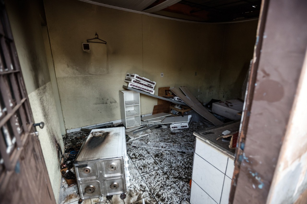 Imóvel em Ceilândia onde morava homem morto na Praça dos Três Poderes ficou parcialmente destruído após explosão de uma das bombas