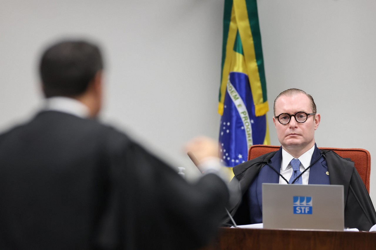 O ministro Cristiano Zanin é presidente da Primeira Turma do STF e responsável por conduzir os julgamentos dos núcleos de denunciados pela PGR por tentativa de golpe de Estado no Brasil em 2022