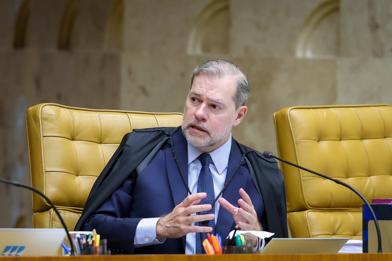 O ministro do STF Dias Tóffoli fez a leitura de um voto longo, de 160 páginas, que só deve ser concluído na sessão de julgamento desta quinta-feira (5)