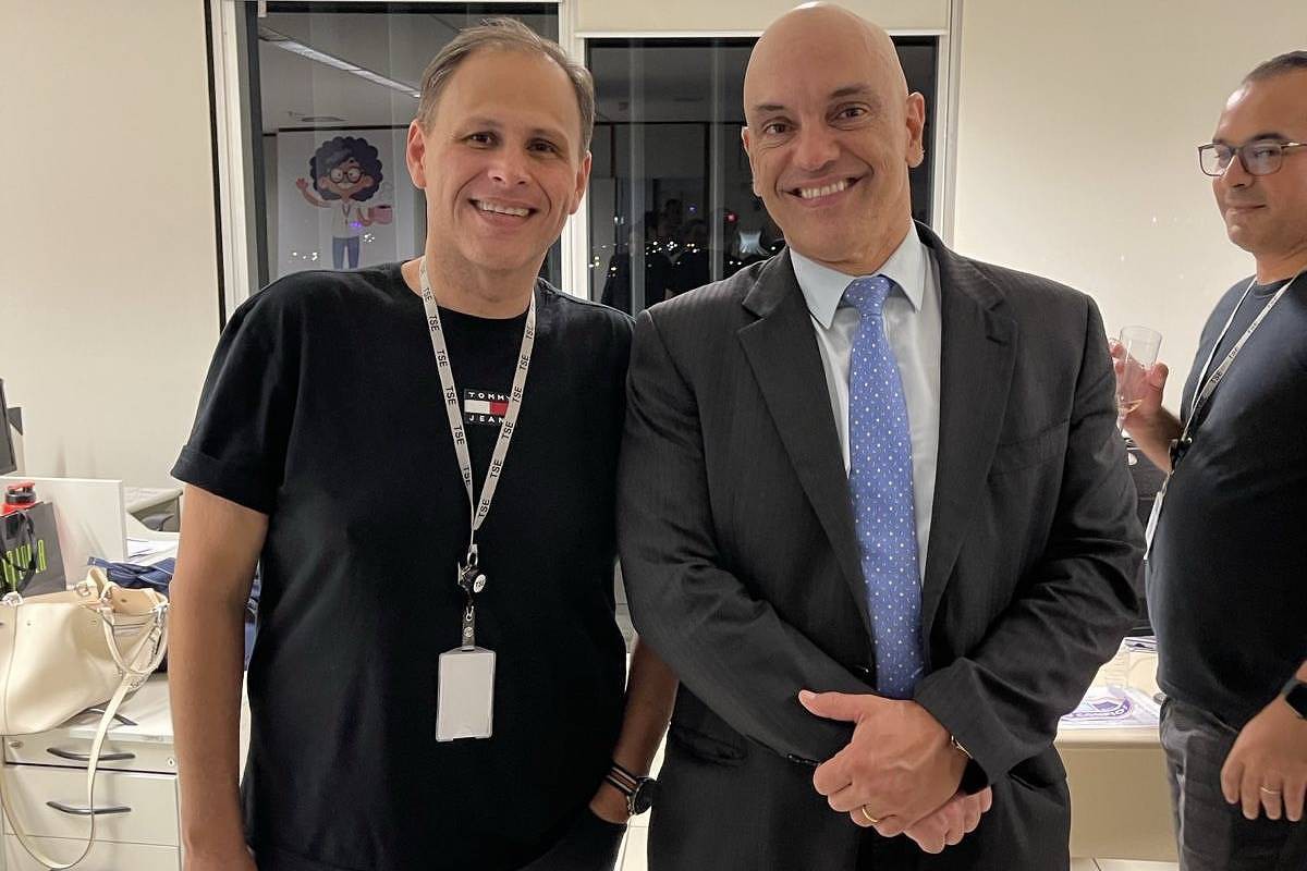 Eduardo Tagliaferro, ex-chefe da Assessoria Especial de Enfrentamento à Desinformação do Tribunal Superior Eleitoral (TSE), e o ministro Alexandre de Moraes.