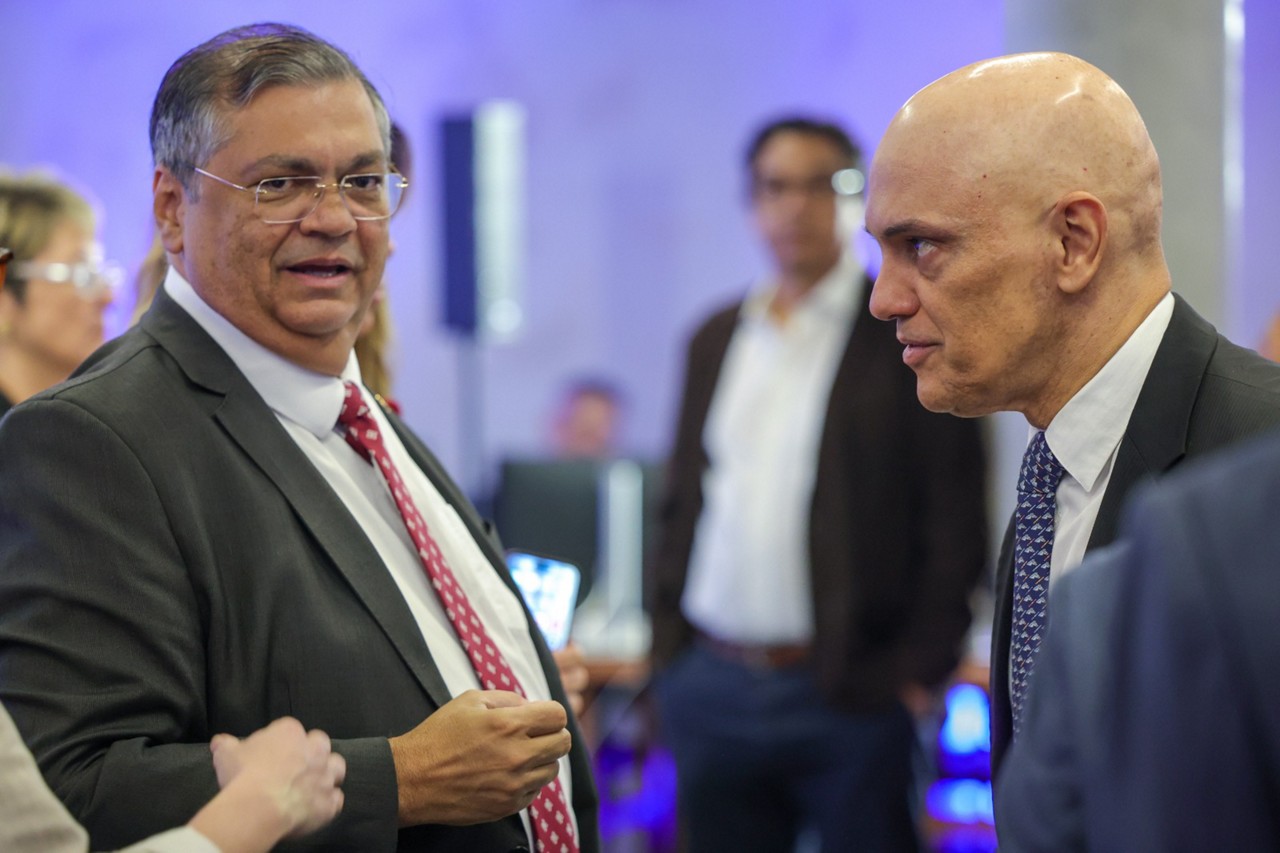 Flávio Dino e Alexandre de Moraes ocupam cadeiras de ministros do Supremo Tribunal Federal