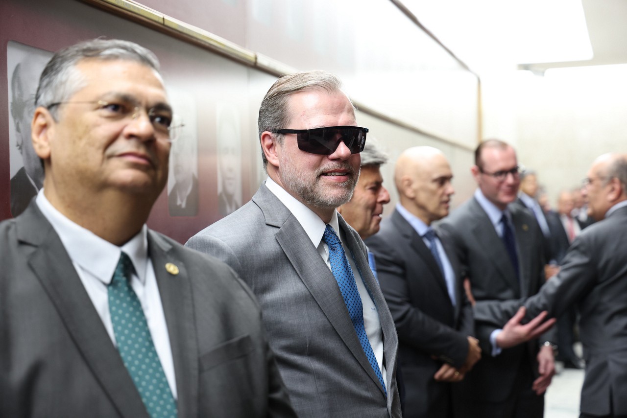 Os ministros do STF Flávio Dino, Dias Toffoli e Alexandre de Moraes (ao fundo) são alguns dos magistrados que têm dado sentenças sobre temas polêmicos neste recesso do Judiciário de 2024/2025