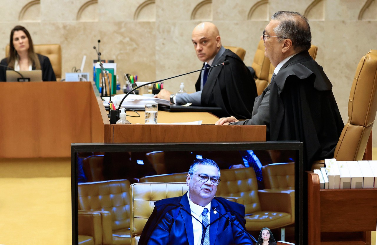 Recentemente, o ministro Flávio Dino (dir) brincou com o fato de ter tirado o título de Alexandre de Moraes (esq) como "o mais odiado do STF": "Não aceito. Essa prerrogativa é dele", disse.