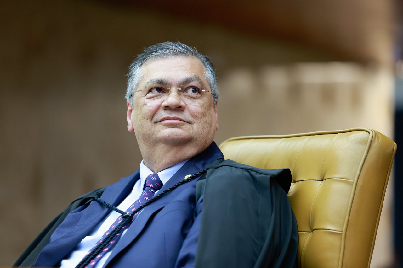 Ministro Flávio Dino (foto) chegou ao STF em meio a questionamentos sobre pressão internacional e manteve tom bem-humorado ao comentar cenário político