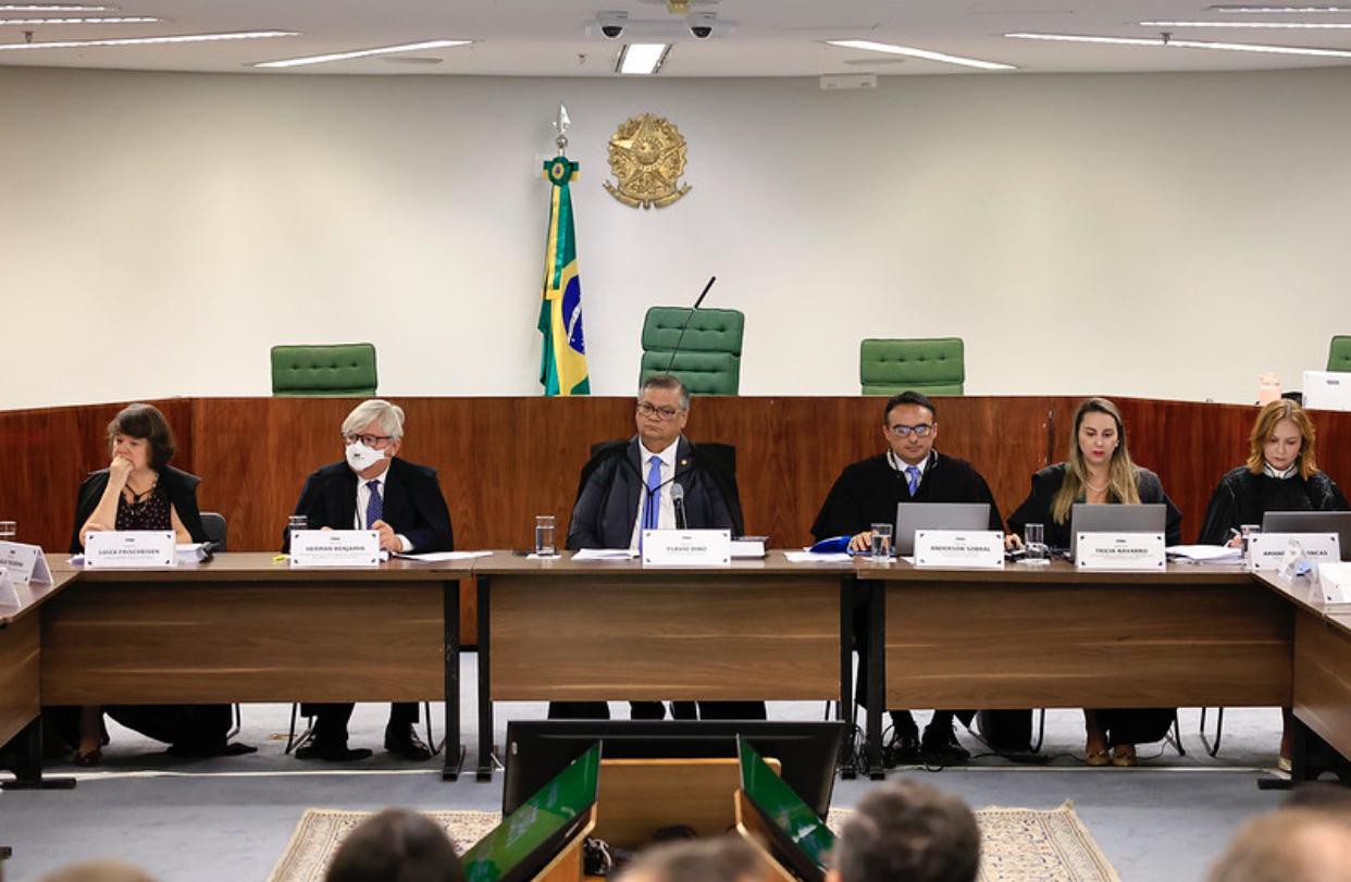 O ministro Flávio Dino elaborou nove questionamentos a serem respondidos pela AGU para a elaboração de um plano de prevenção e enfrentamento às queimadas no Brasil